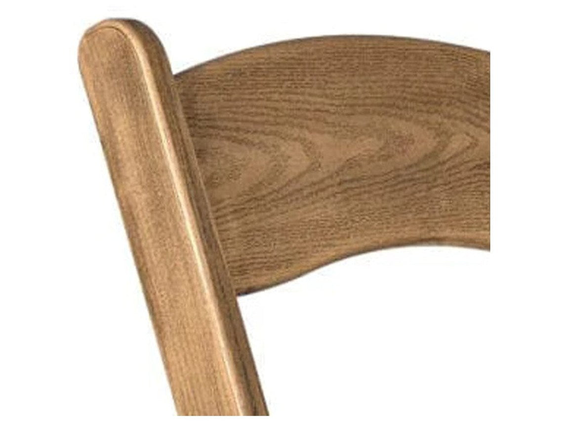 The chestnut WoodGrain™ surface. The grain is molded into the resin — there is no stain or topcoat to lift, chalk or need refinishing.